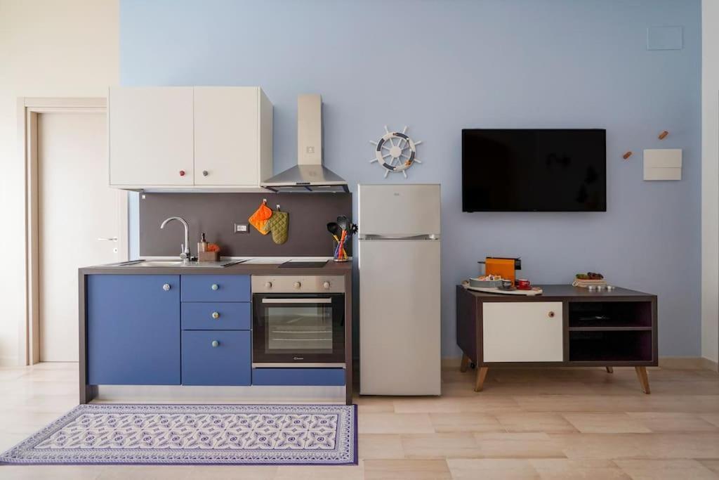 Mediterranea Apartment- Central Station - Free Wifi&Netflix Bari Exterior photo